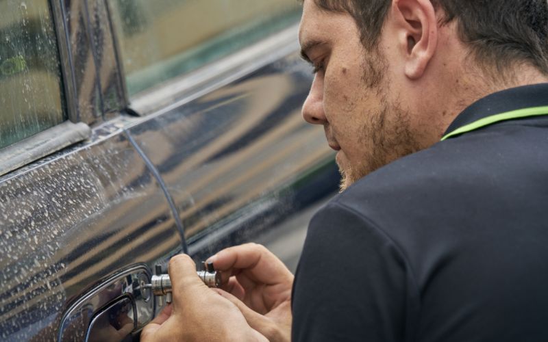 automotive locksmith